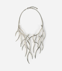 Collier plastron rigide, argenté, inspiré de la forme des branches et des bois de cerfs.