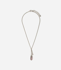 Collier argenté avec pendentif en forme de goutte, orné d'une perle transparente mauve.